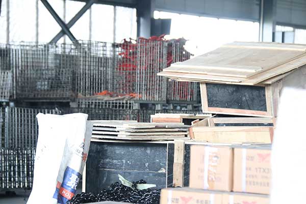 群吊电动葫芦内部有泥沙的影响